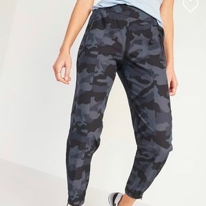 NWOT Old Navy Camo StretchTech Joggers